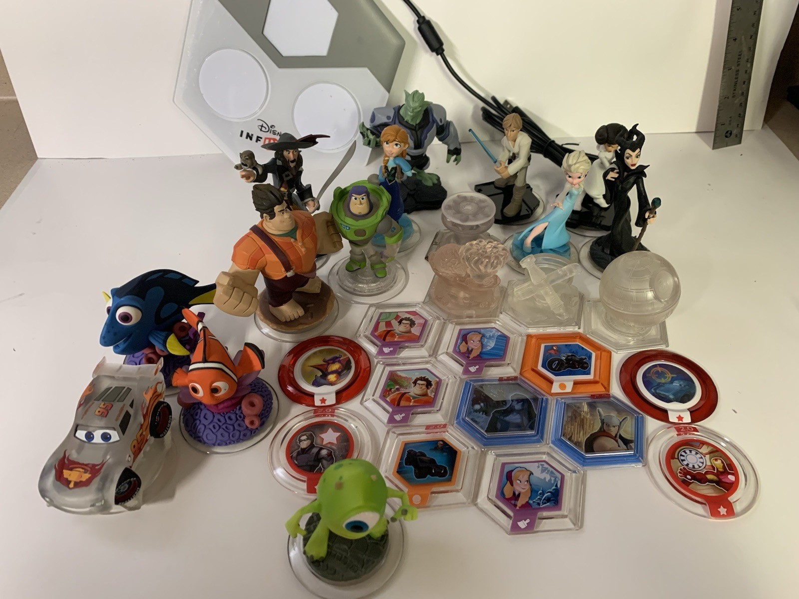 Wii Disney infinity characters board accessories