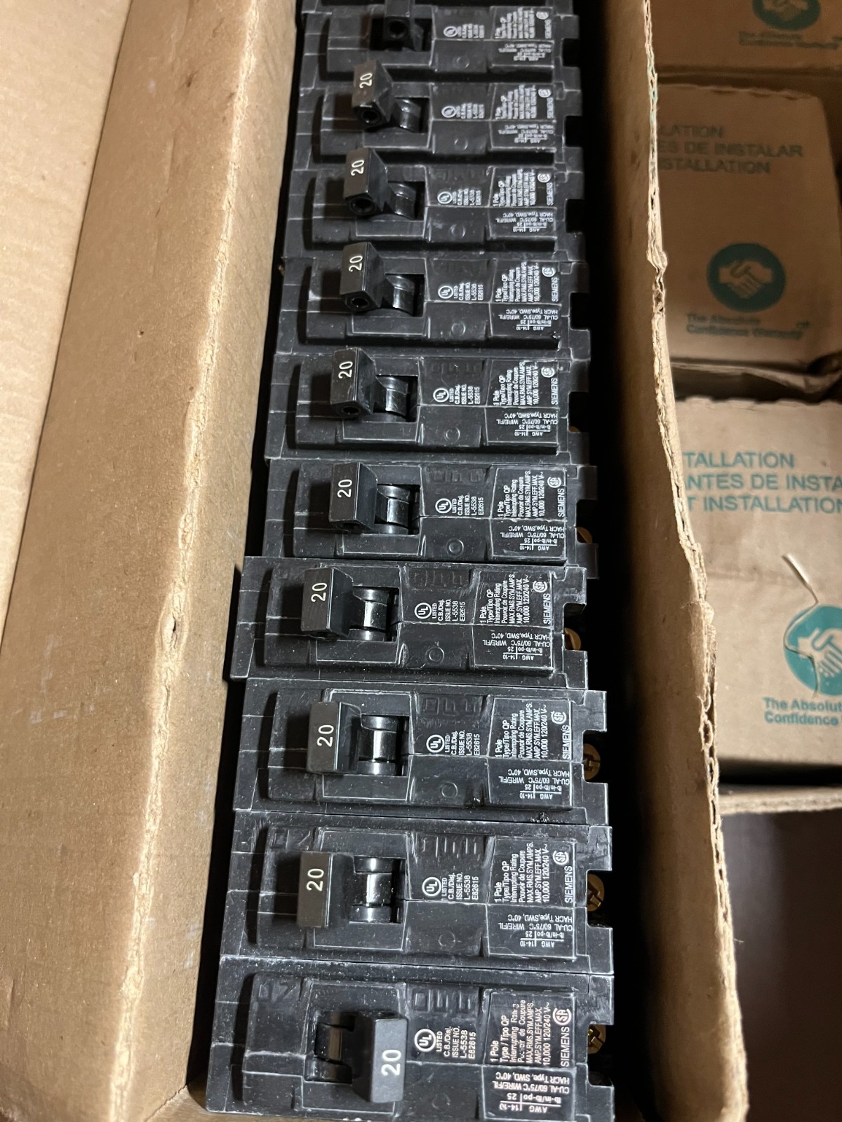 16 x NEW SIEMENS Q120 1 POLE 20 AMP TYPE QP CIRCUIT BREAKER 120/240V  LOT OF 16