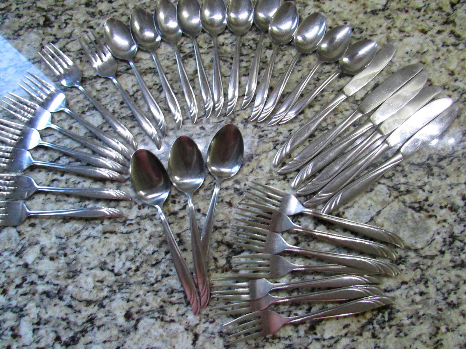 UNF1127 SWIRL STAINLESS SILVERWARE FLATWARE SET 35 PCE  FORKS SPOONS+ FREE SHIP