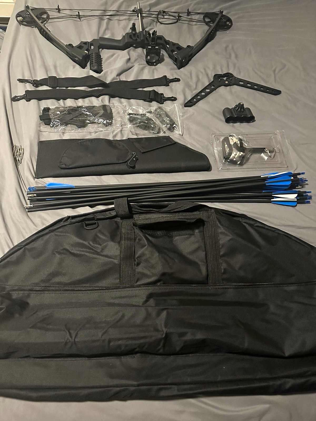 Junxing Compound Crossbow Kit w/ Bolts (Blue Vanes) & Case, 200lb 400fps