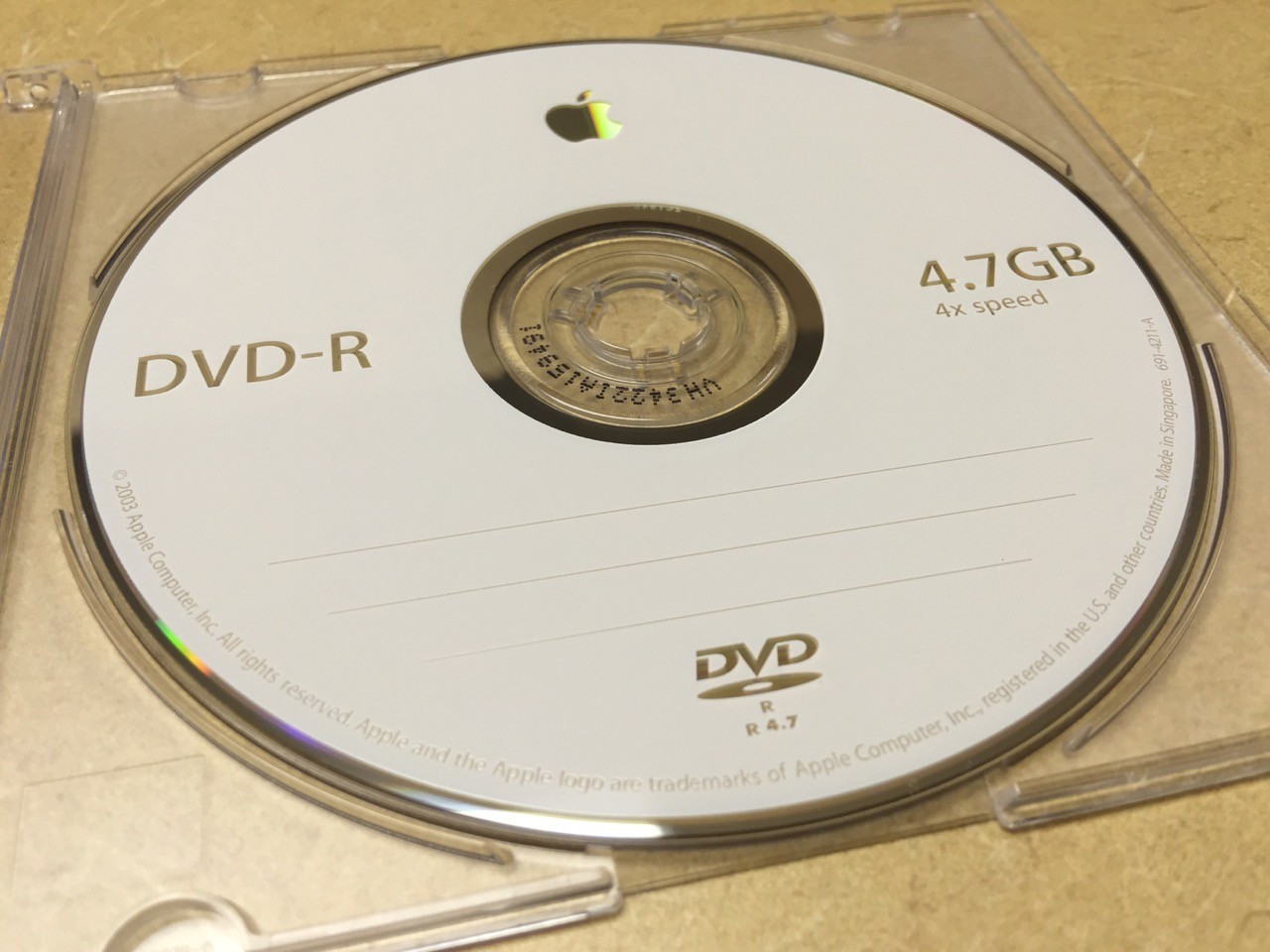 COLLECTOR ITEM __ RARE APPLE COMPUTER MADE __ MINT DVD-R __ Apple branded DISC