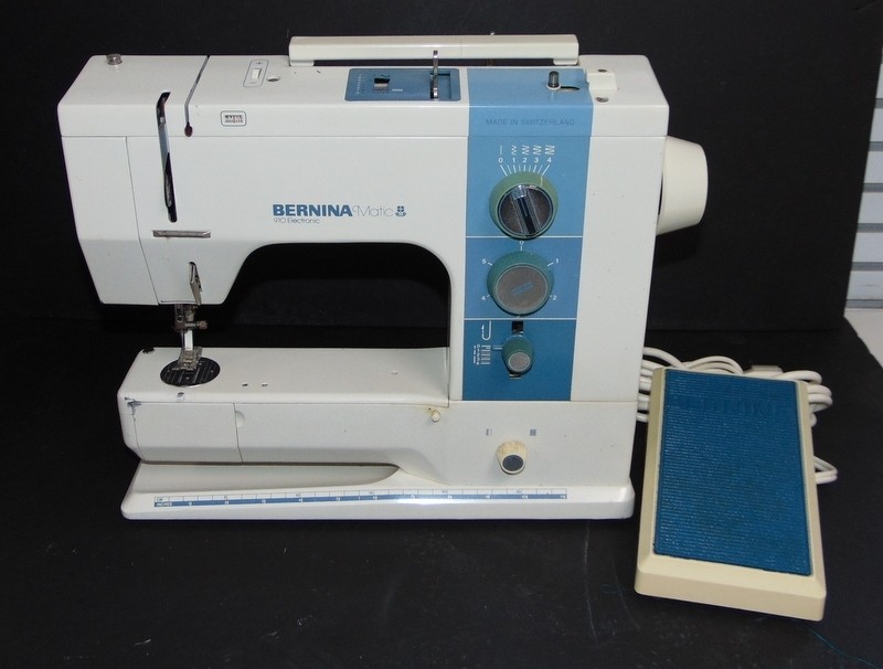 Bernina 910 Electronic Sewing Machine Swiss Made Powers On SEE DESCRIPTION
