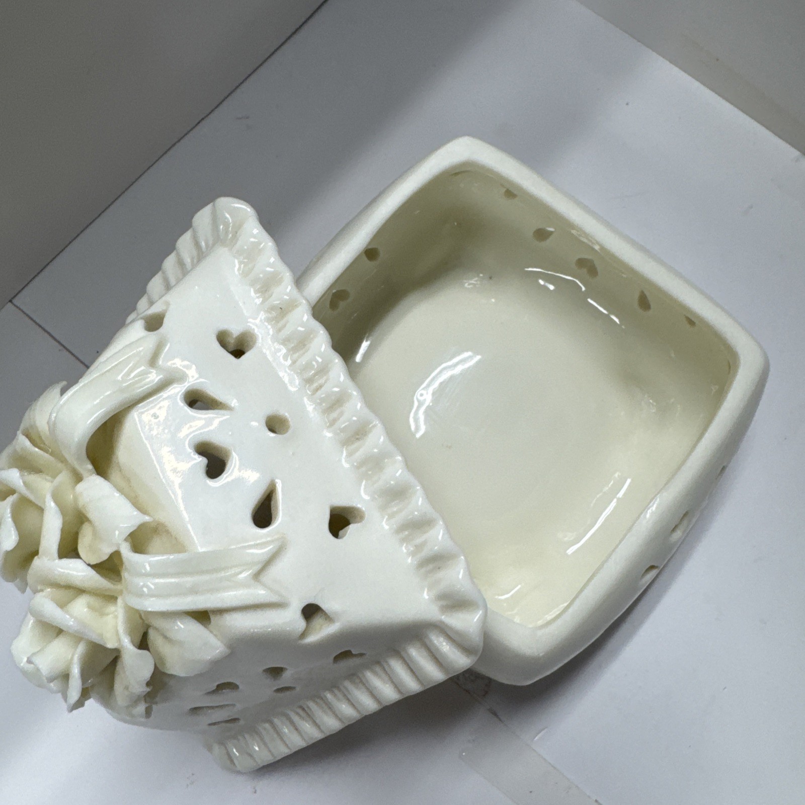 Potpourri Ceramic Cut Trinket box