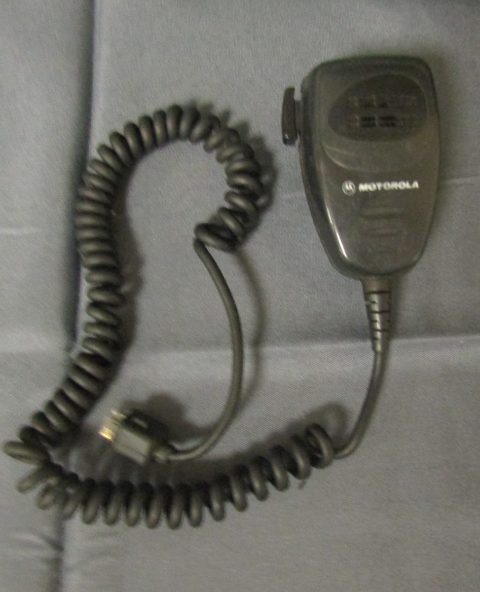 Motorola CDM1550 LS+ 403-470 MHz UHF Two Way Radio w Mic AAM25SKF9DP6AN