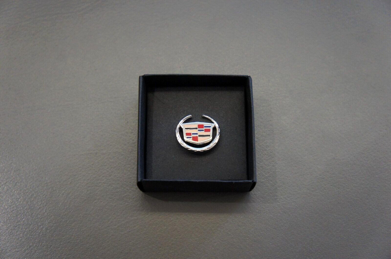 NIB Genuine Cadillac Classic Crest Logo Collectible Silver Metal Pin Badge Gift