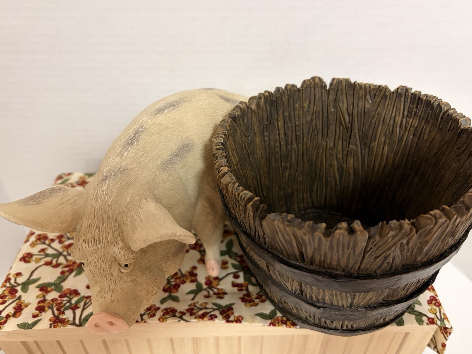 Vtg. New K-mart Resin Large Piggy Planter 9x9x4.5”; Barrel 4.5x5” Farmhouse Chic