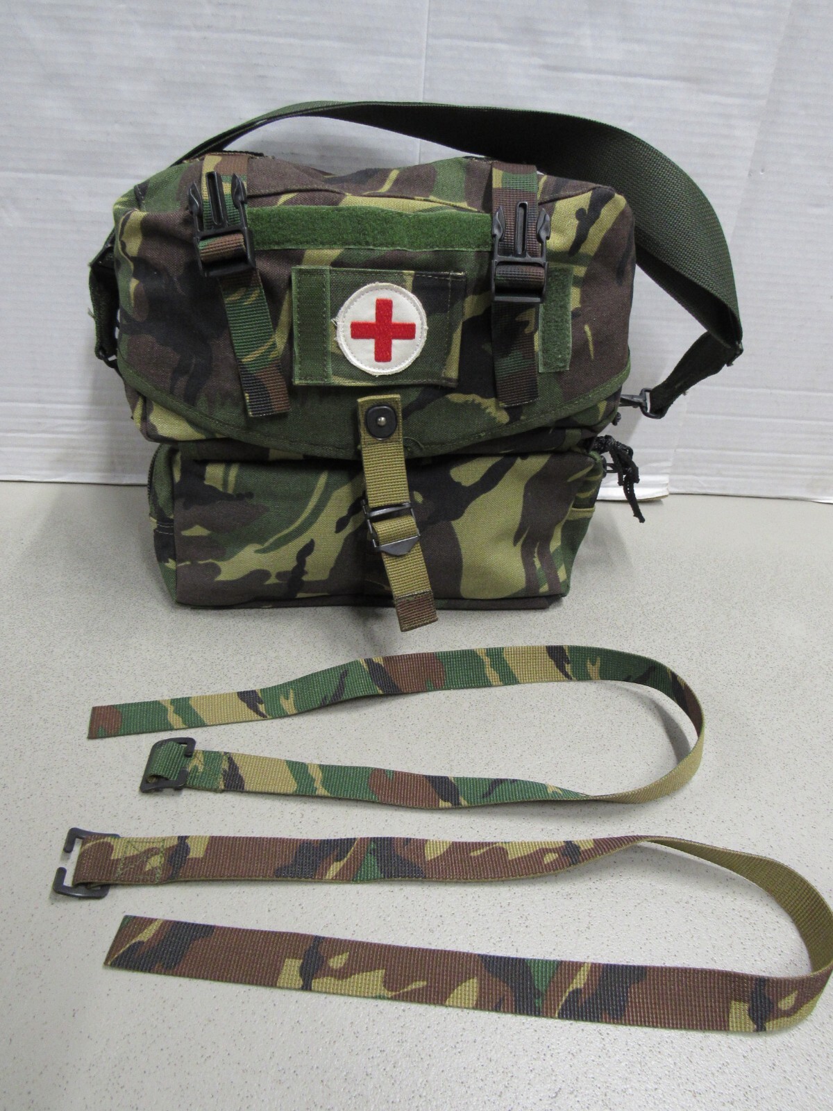 Dutch DPM Camo Medic Bag Satchel First Aid Medical Trifold Case w/ US GP Strap