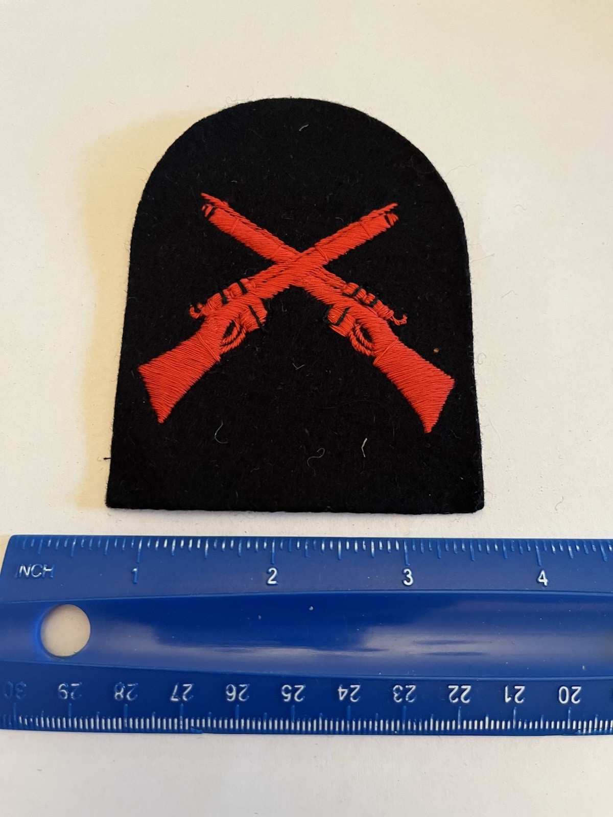 British UK Royal Marines Marksman Red Crossed Rifles Uniform Patch INV12704