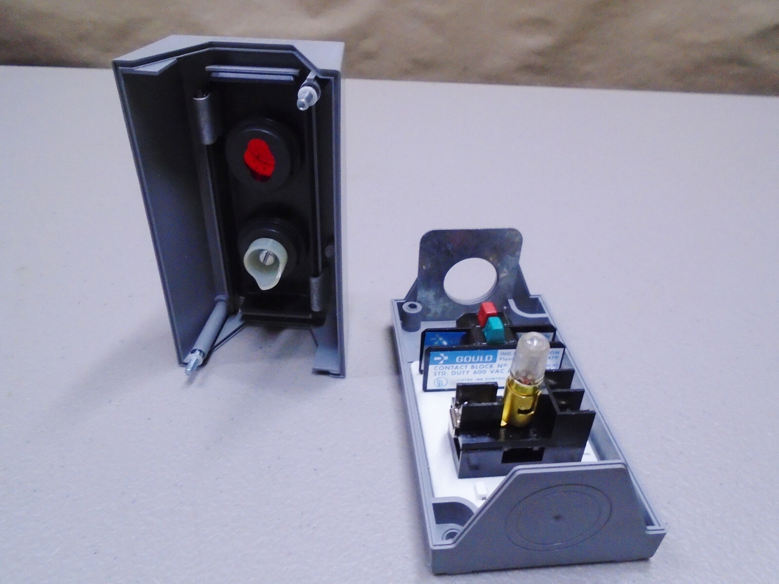 NEW Gould 2A048 Operator Stop Switch Selector H12K27S with Indicating Light