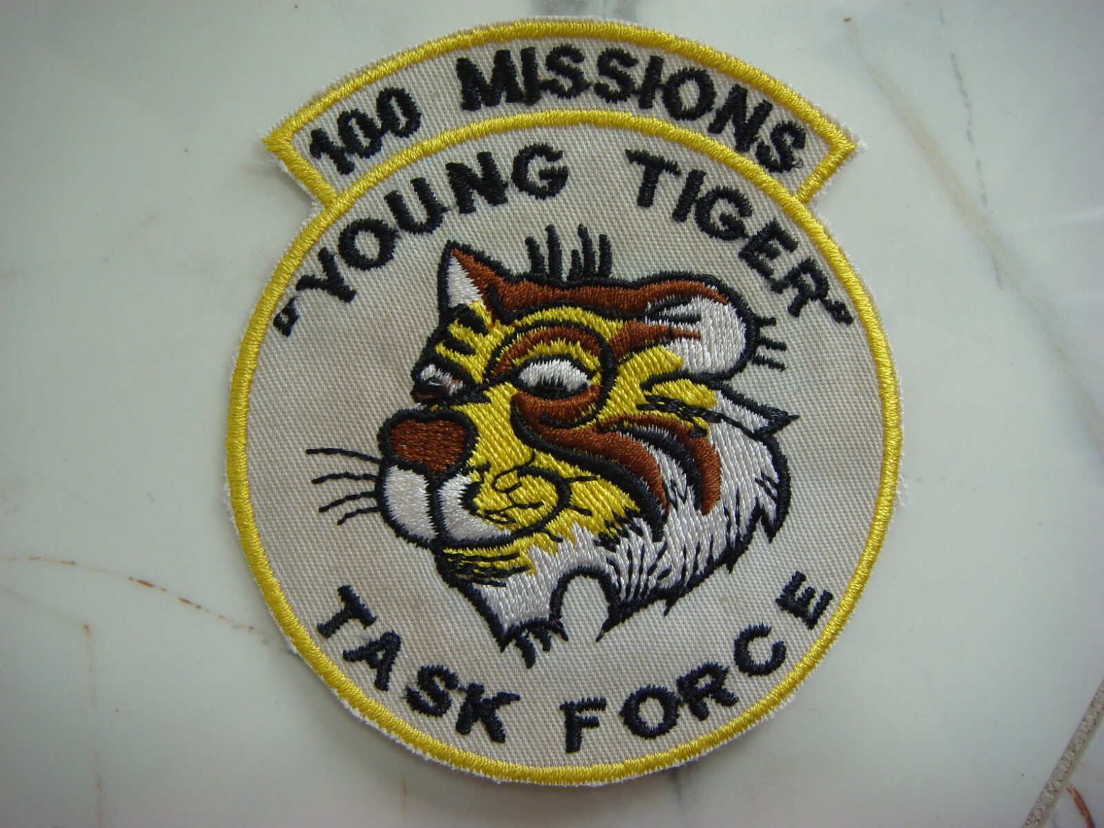 US 100 MISSIONS TASK FORCE " YOUNG TIGER " VIETNAM WAR PATCH