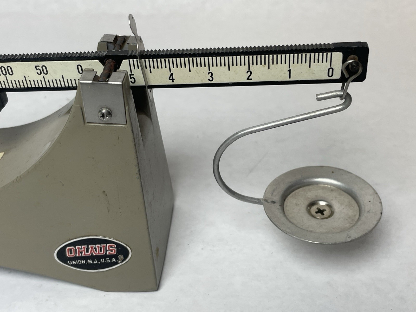 LYMAN “D5” PRECISION RELOADING POWDER SCALE - BEAM STYLE SCALE - MADE BY OHAUS