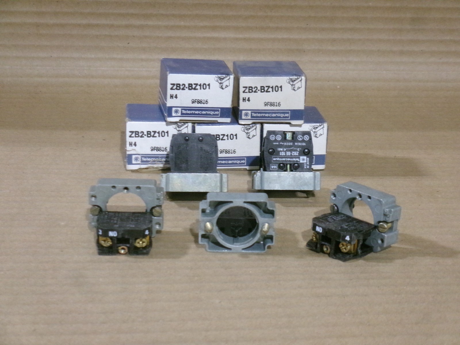NEW LOT OF 6 TELEMECANIQUE ZB2-BZ101 CONTACT BLOCK                            AK