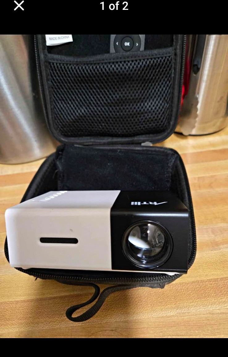 Artlii Artlii Mini Desktop Projector, Black and White