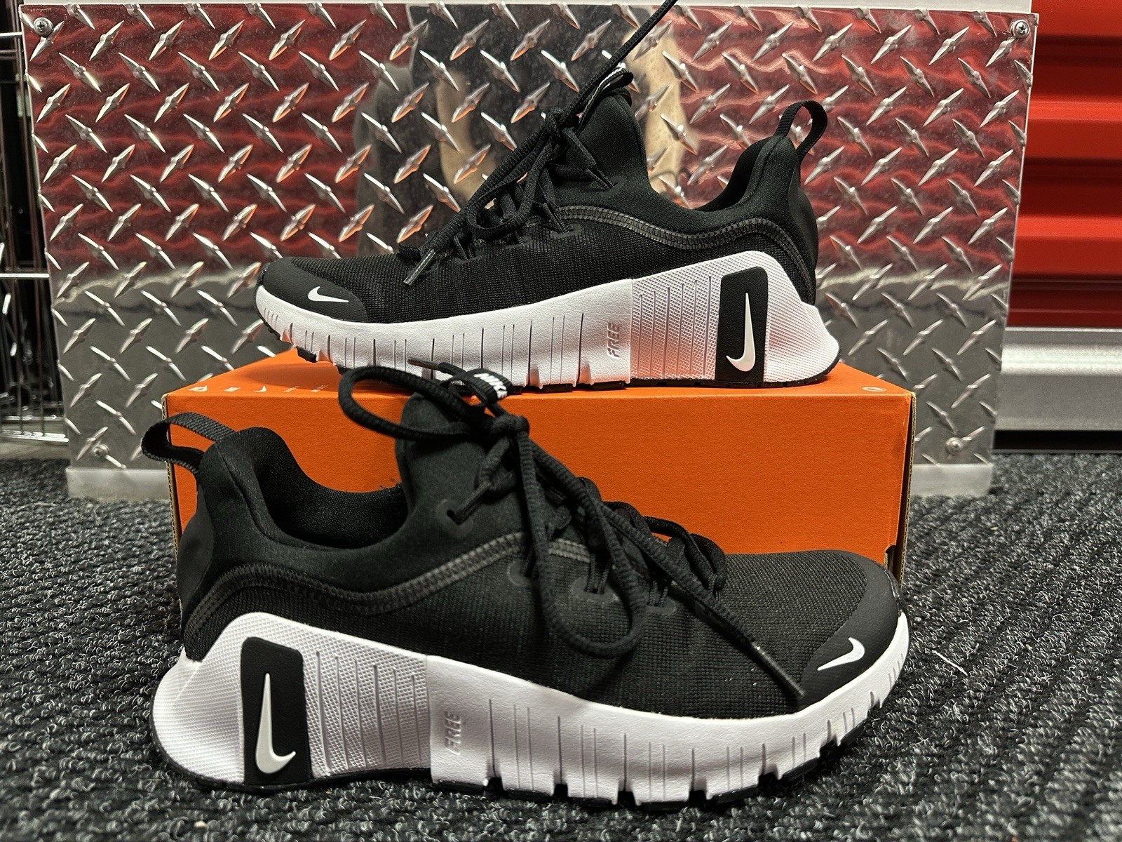 Size 9 - Nike Wmns Free Metcon 6 'Black White' FJ7126-001