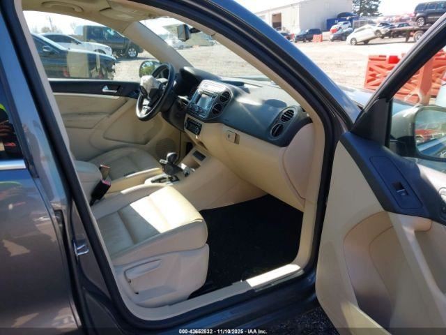TIGUAN 2012 Glove Box 4909107