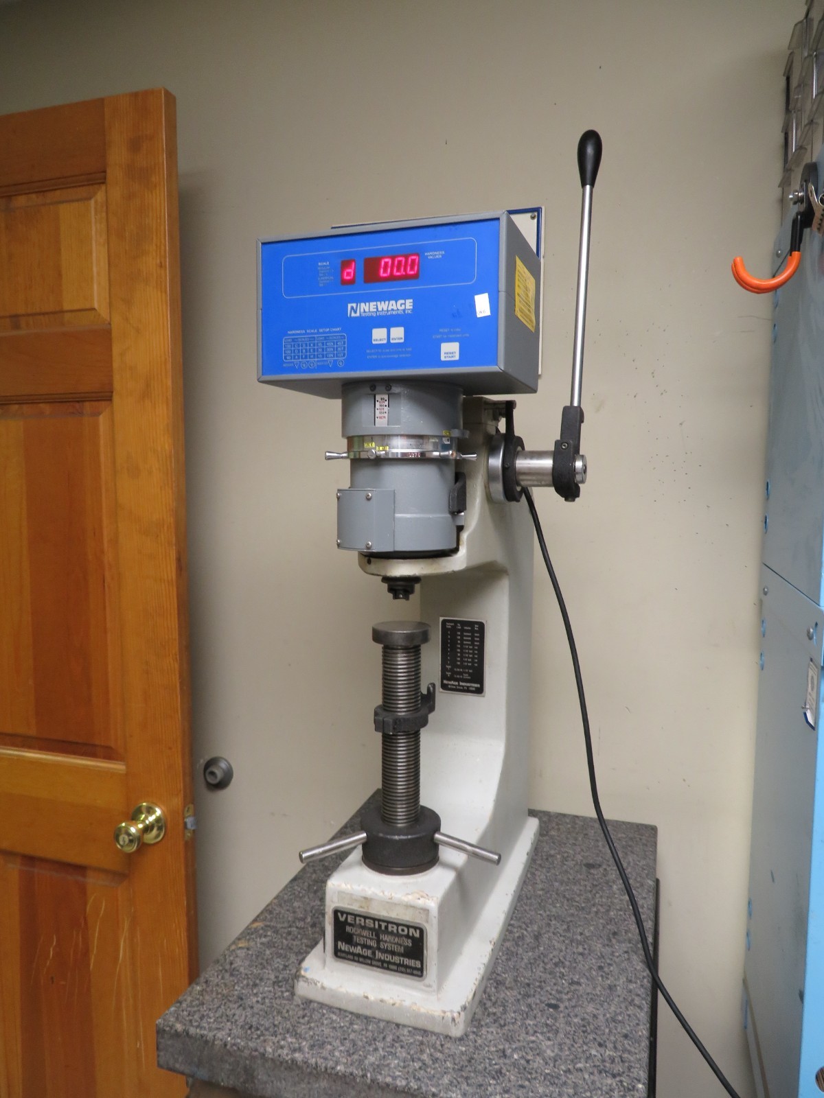 Newage Versitron Regular Rockwell Hardness Tester calibrated – AT130 RDB QK6