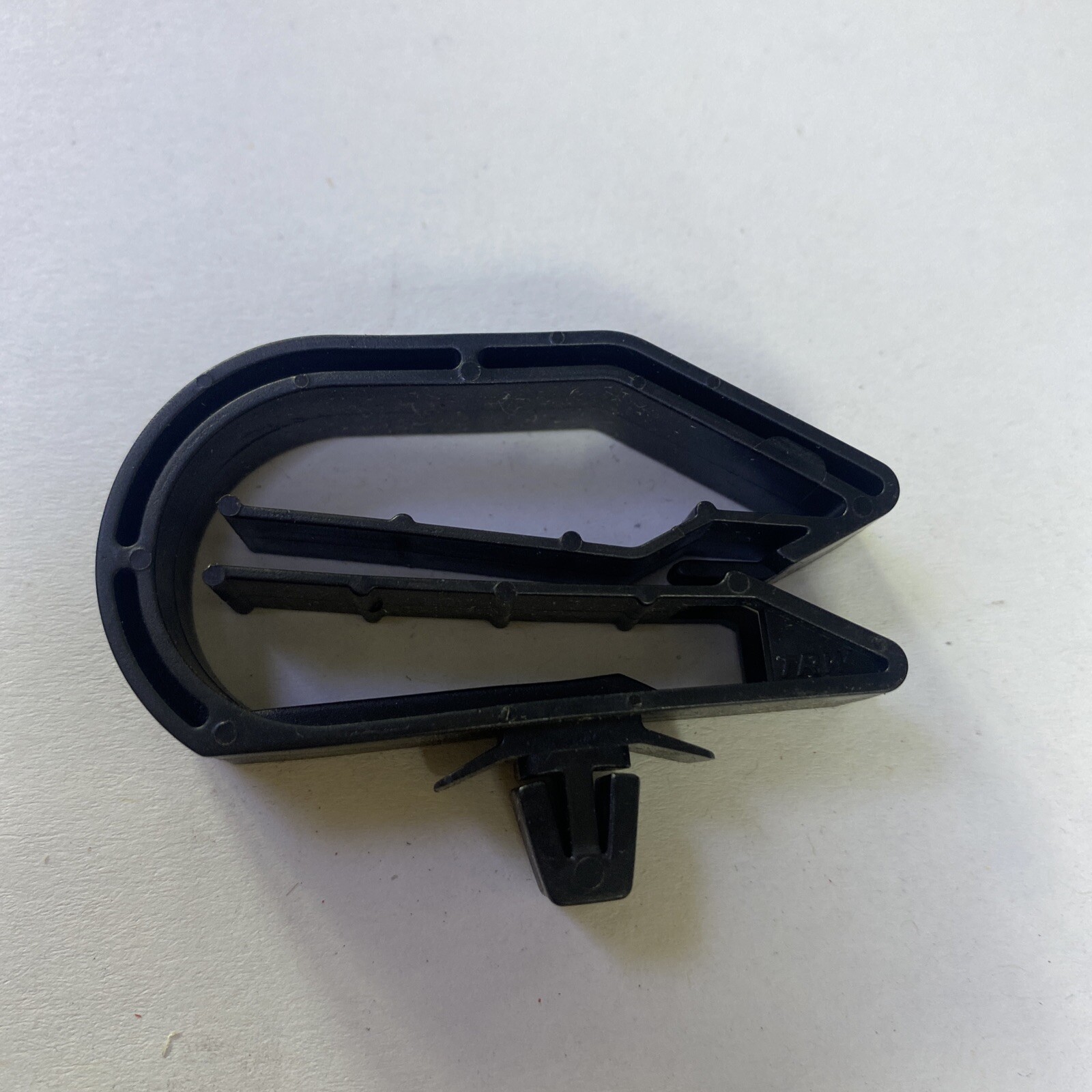 FORD ESCORT 1995-2001 WINDSCREEN WASHER CLIP 6613750 - SAME DAY DISPATCH