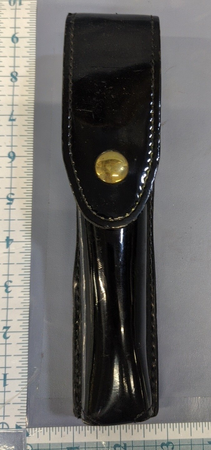 GOULD & GOODRICH H622-4Flashlight Case Black Leather