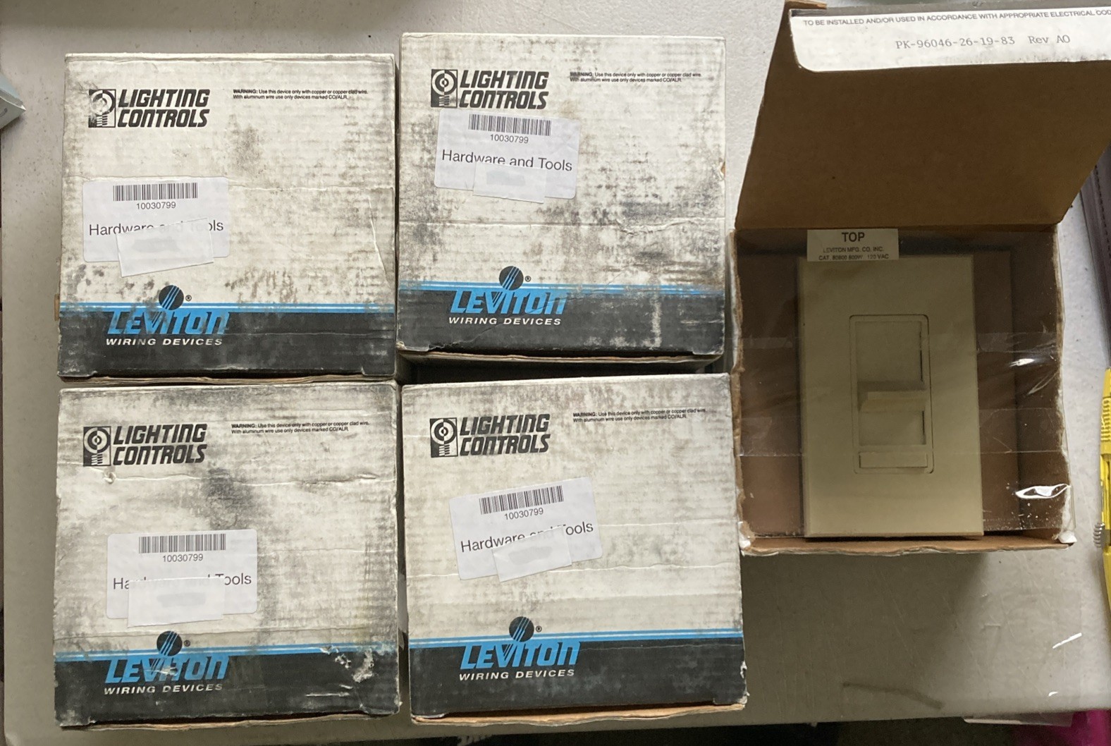 x1 - Leviton 80800-I Renoir, Single Pole Slide Dimmer Incandescent 800W-120V NEW