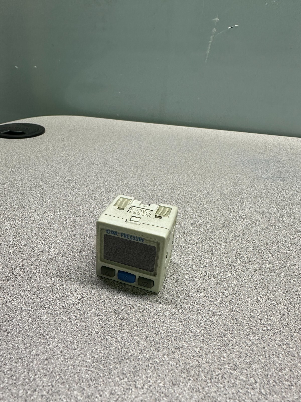 SMC ZSE30A-01-P High Precision Digital Pressure Switch.PRE-OWN. FREE SHIPPING.