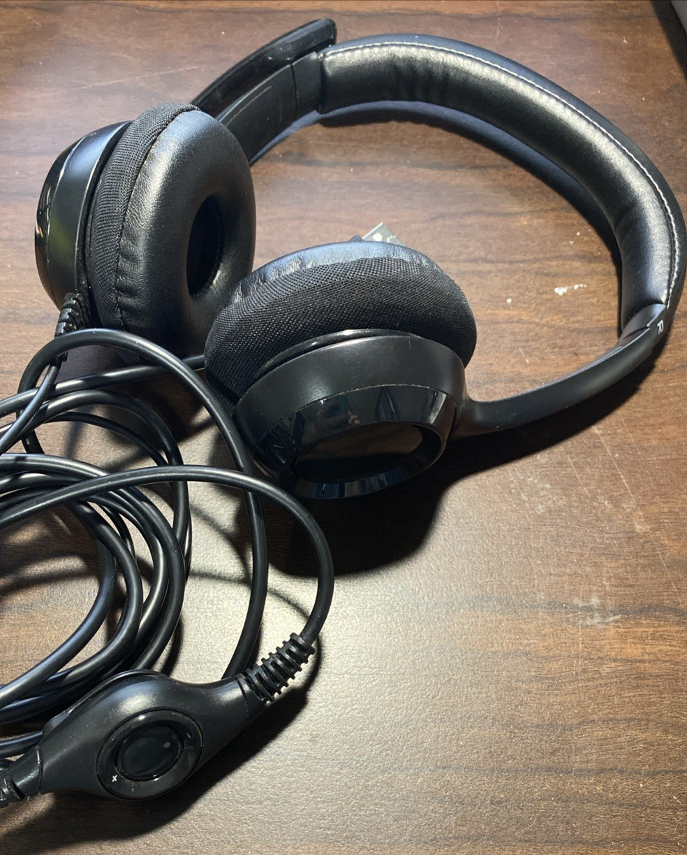 Logitech H390 Wired Headset Stereo Headphones USB Noise Cancelling Mic Black