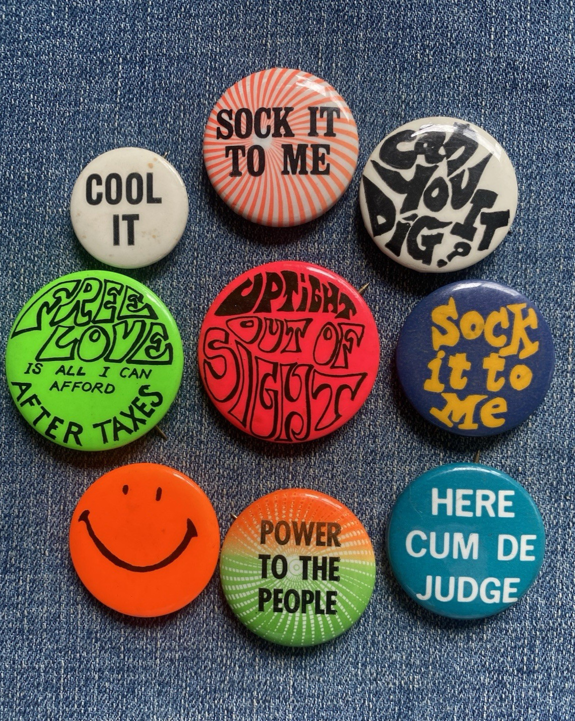 N.O.S. 60's  "CAN YOU DIG IT?" Hippy Slogan 9 Pinback Button Boomer Collection