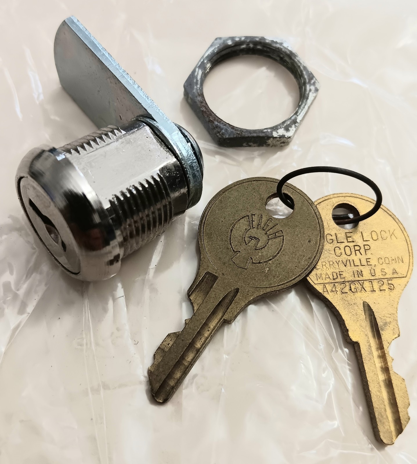 VINTAGE EAGLE CABINET/ FILE/DESK/DRAWER/DOOR 1/2" CAM LOCK w/ 2 KEYS, USA, NOS