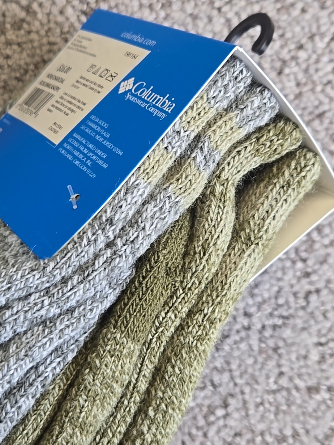 Columbia 2 Pk Gray and Green Fleece Comfort Crew Socks Men's Sz 6-12 NWT