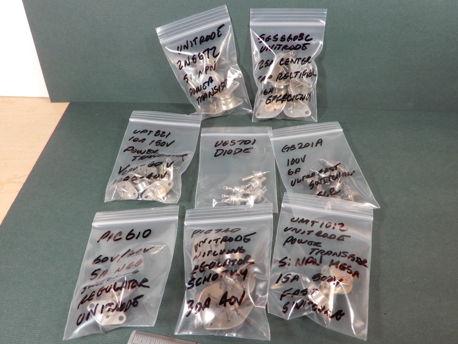 Unitrode Lot of Vintage Transistors 2N5672 SES5603CUPT821 UES701 GB201A UMT1012