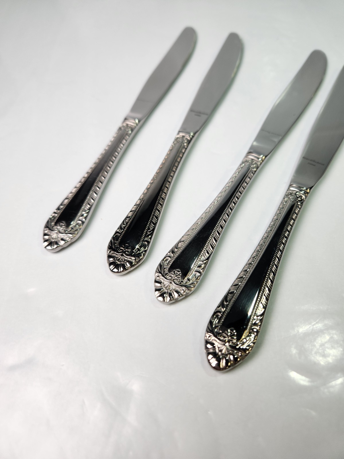 Reed & Barton Select Stainless Set 4 Dinner Knives Royal Britannia