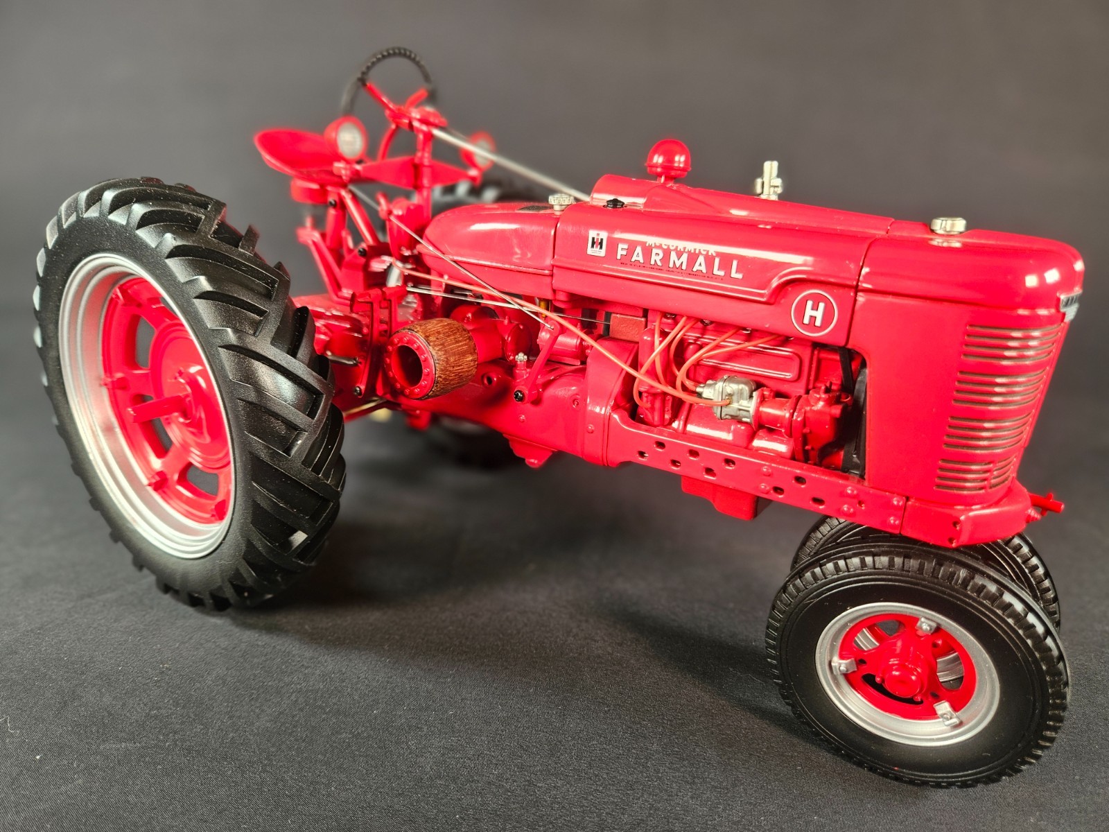 Franklin Mint Farmall Model H Tractor 1:12 Scale Inv. #0071
