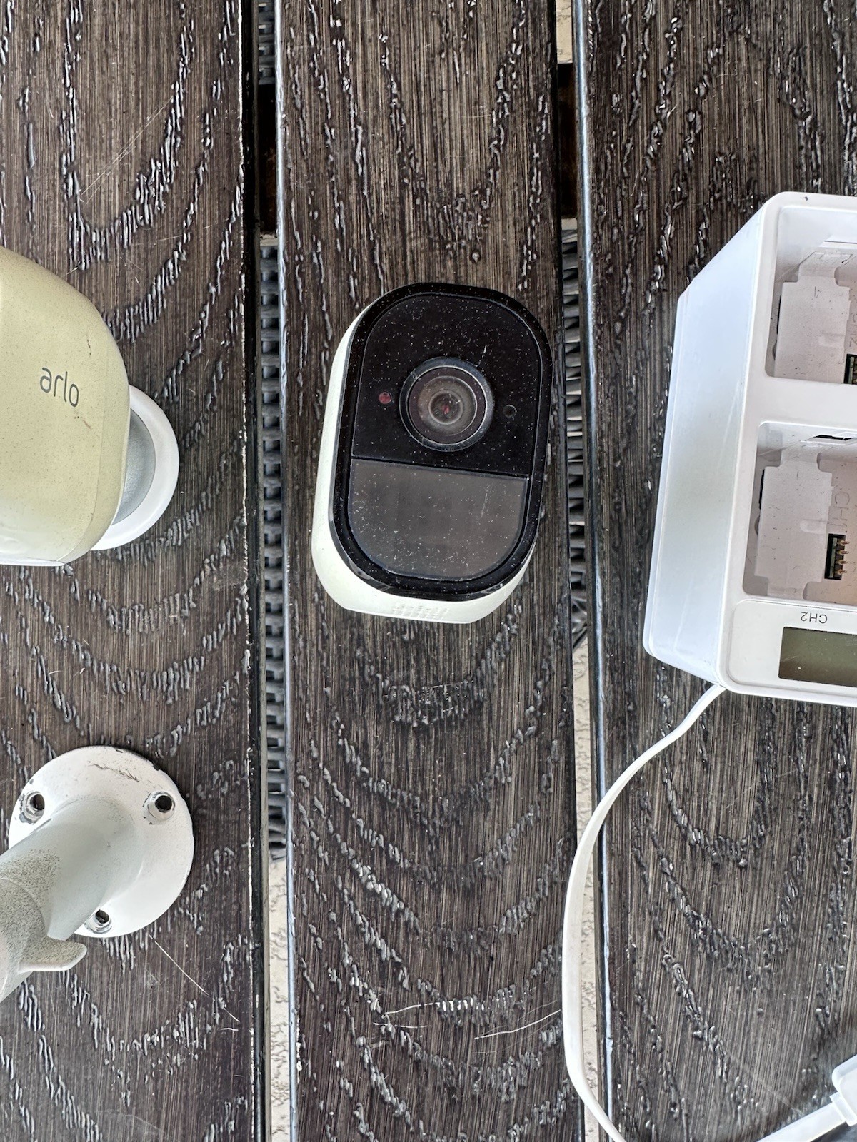 Netgear Arlo Smb4000 Basestation, 5 Pro Cameras, 4 Batteries, Plus Accessories.