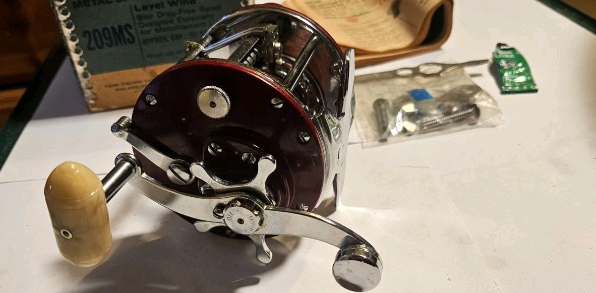 PENN REELS 209MS Level Wind Salt Water Fishing Peer Monofil Original Box USA