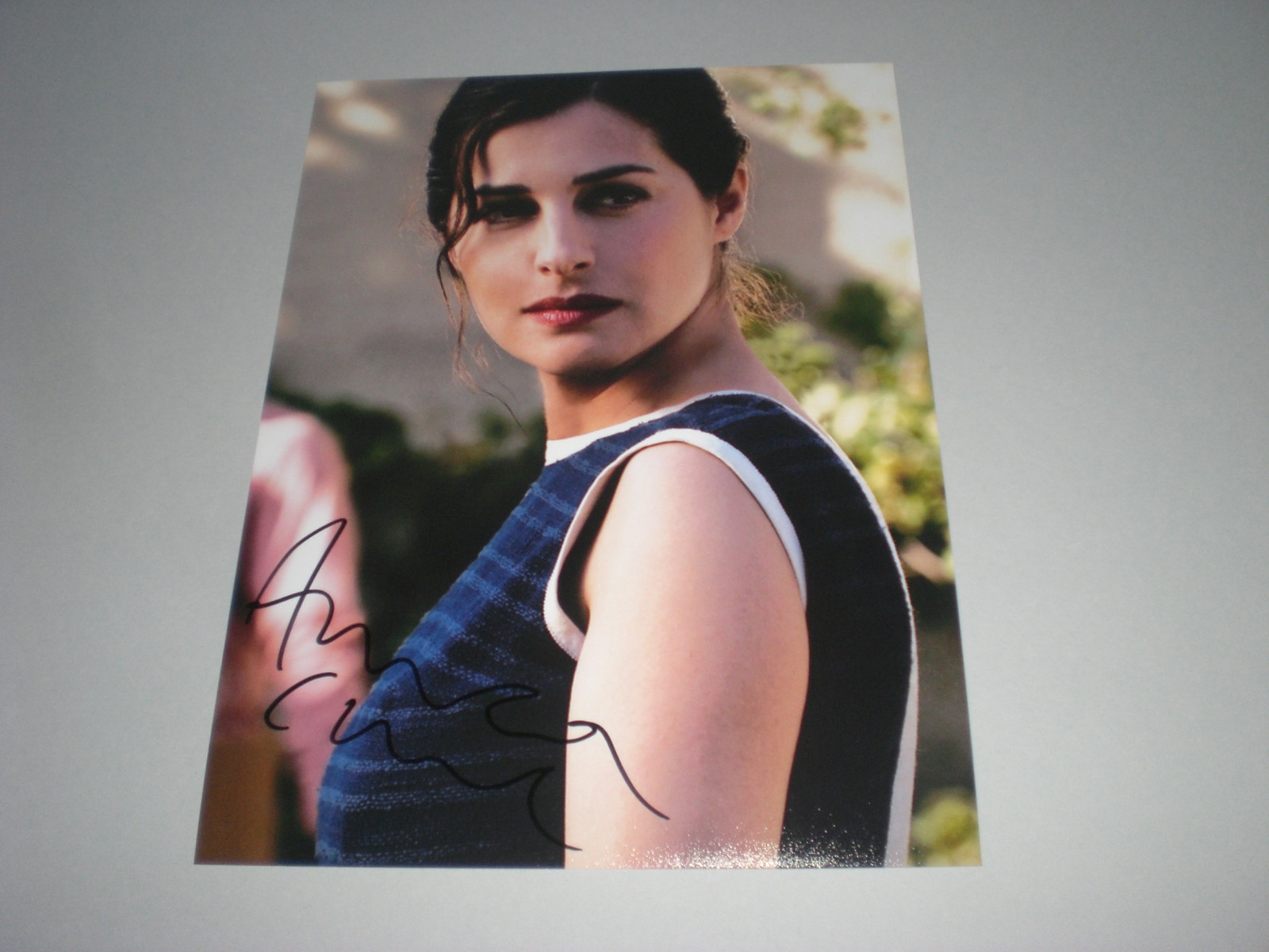 Amira Casar sexy signed autograph Autogramm 8x11 inch photo in person
