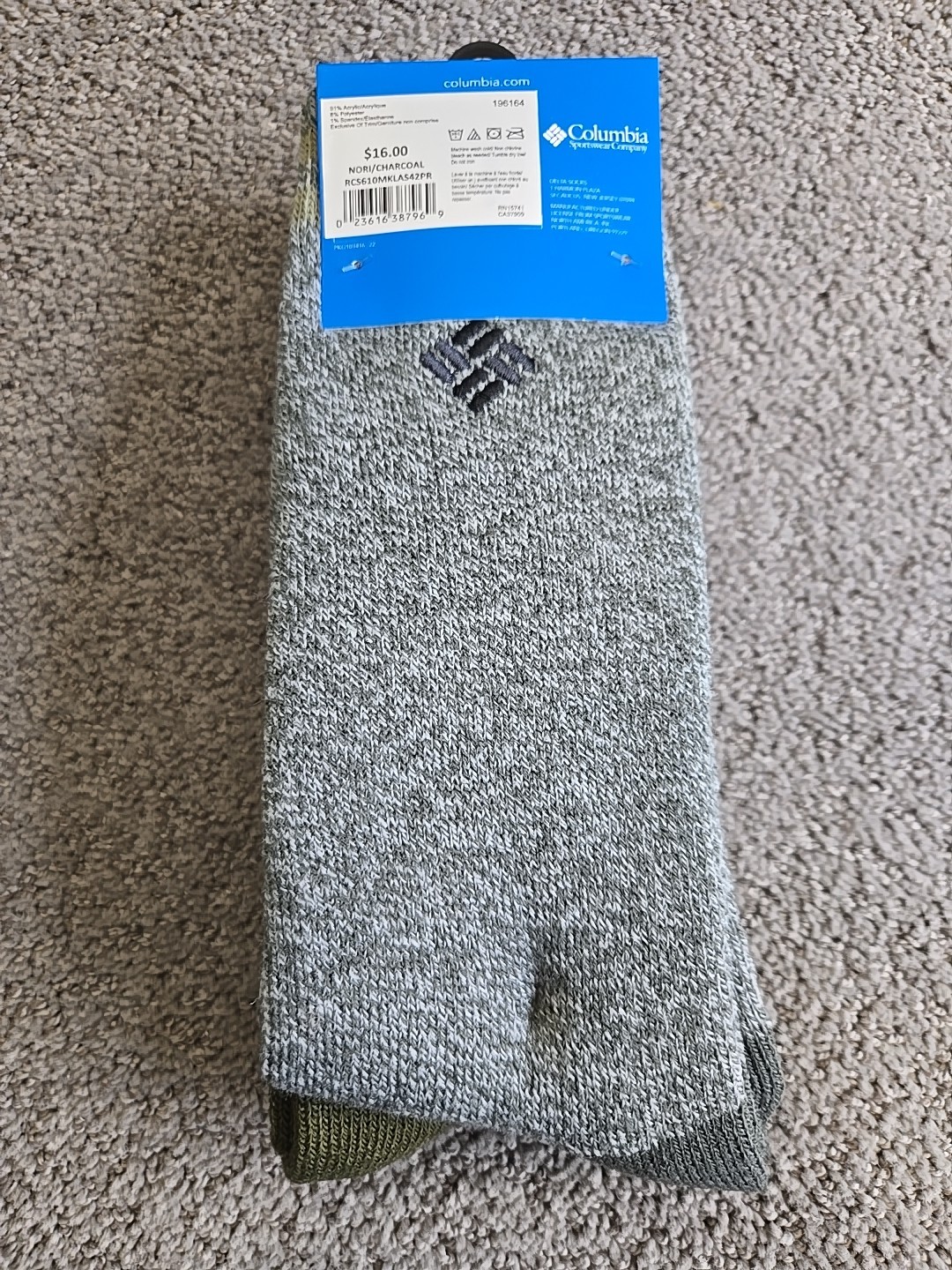 Columbia 2 Pk Gray and Green Fleece Comfort Crew Socks Men's Sz 6-12 NWT