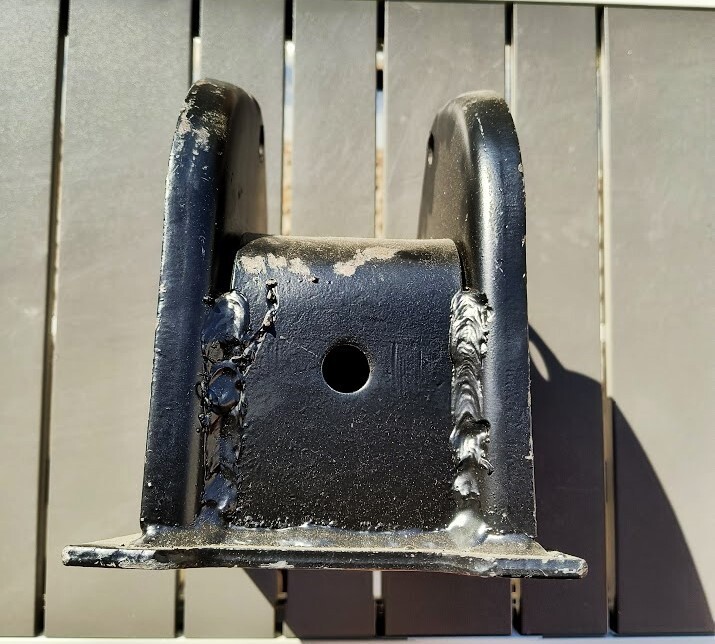 M82980 HANGER-REAR HUTCH