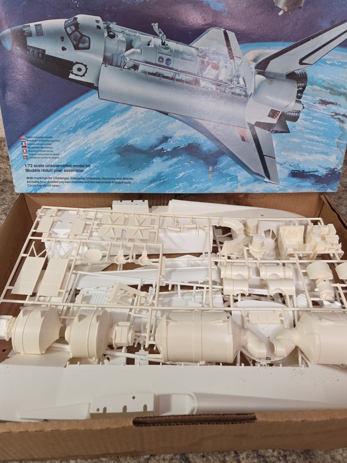 MONOGRAM NASA SPACE SHUTTLE CHALLENGER PLASTIC MODEL KIT 1:72 BOXED 5702 SEALED