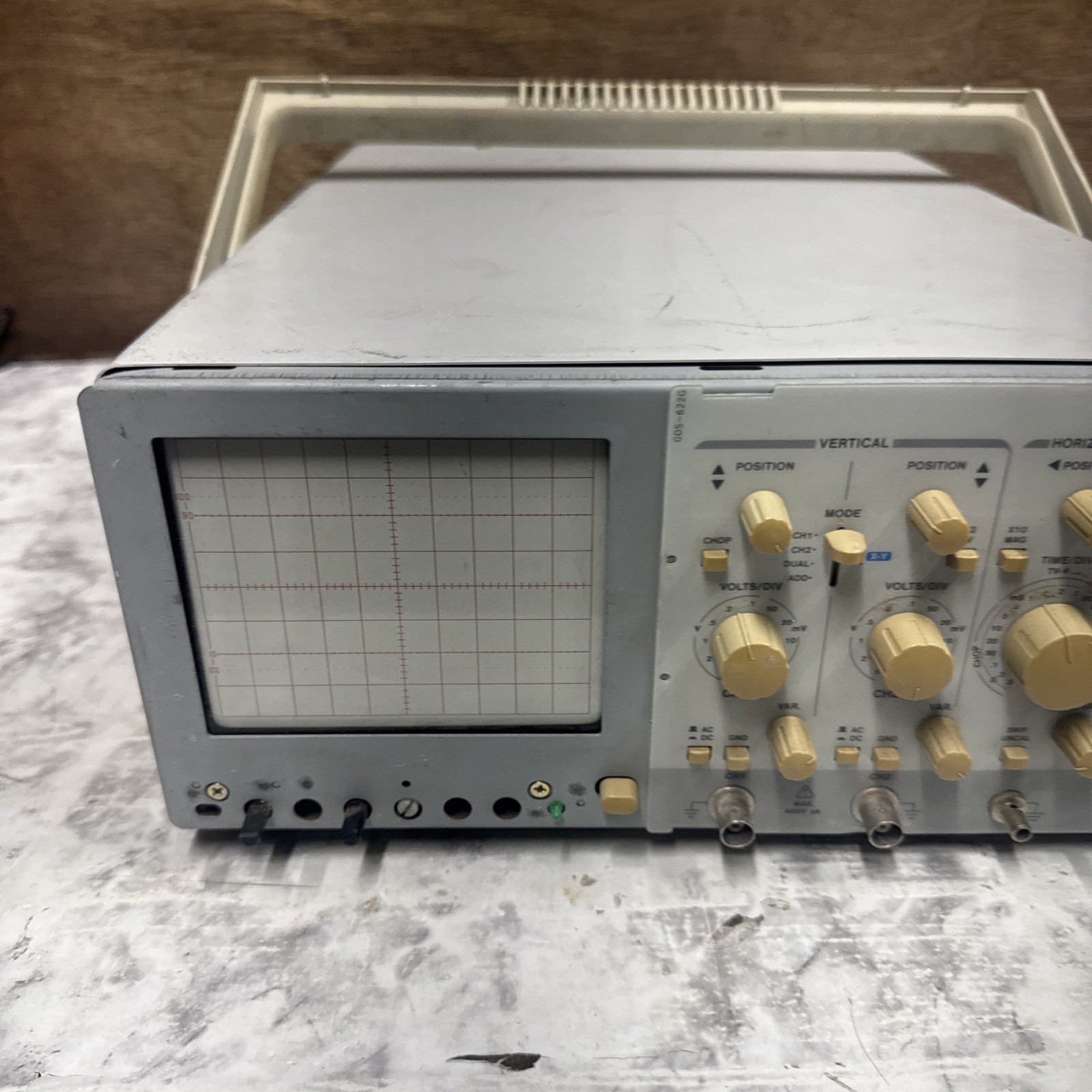 Working GW Instek GOS-622G Dual Channel Analog Oscilloscope 20MHz Bandwidth