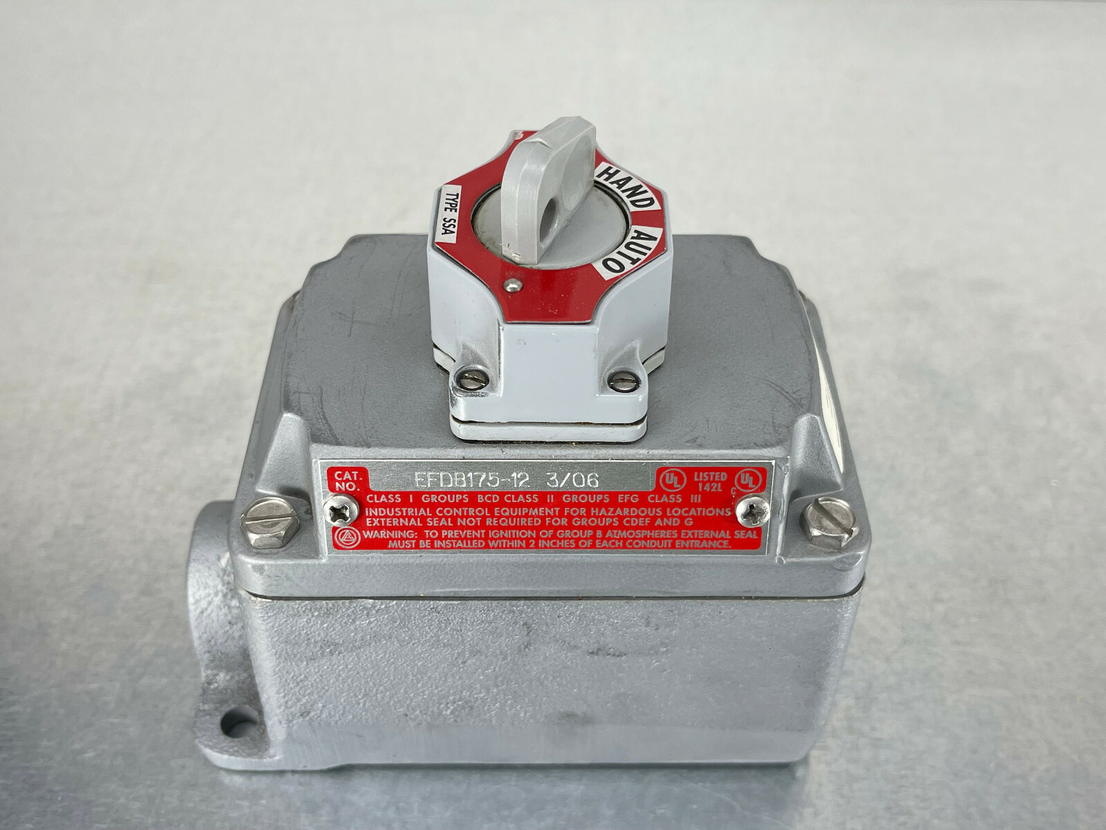 Appleton EFDB175-12 Selector Switch Control Station Sealed 2 Position, 2 Circuit