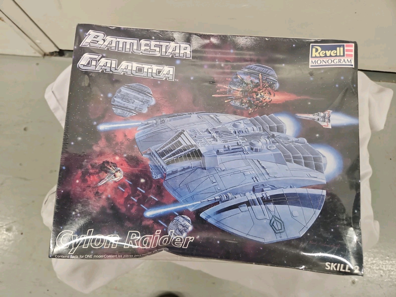 Revell Monogram Battlestar Galactica Cylon Raider Model Kit 85-3616 w/ Tools