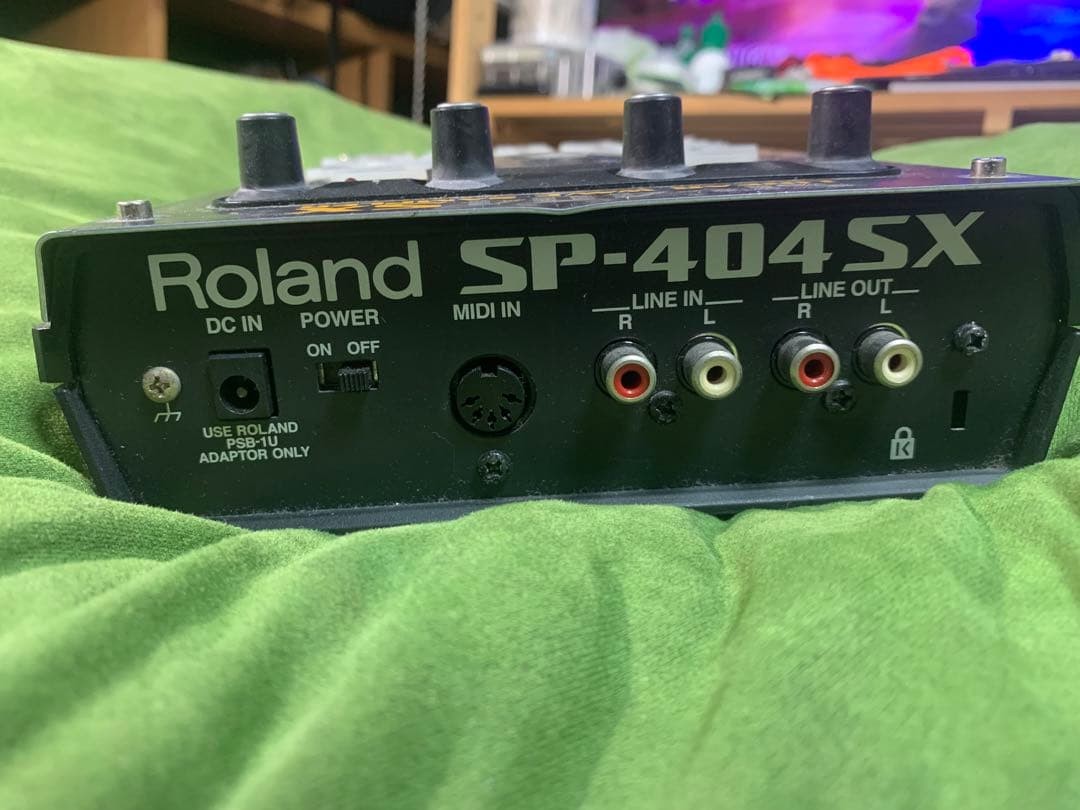 Roland SP-404SX Compact Linear Wave Sampler Sequencer