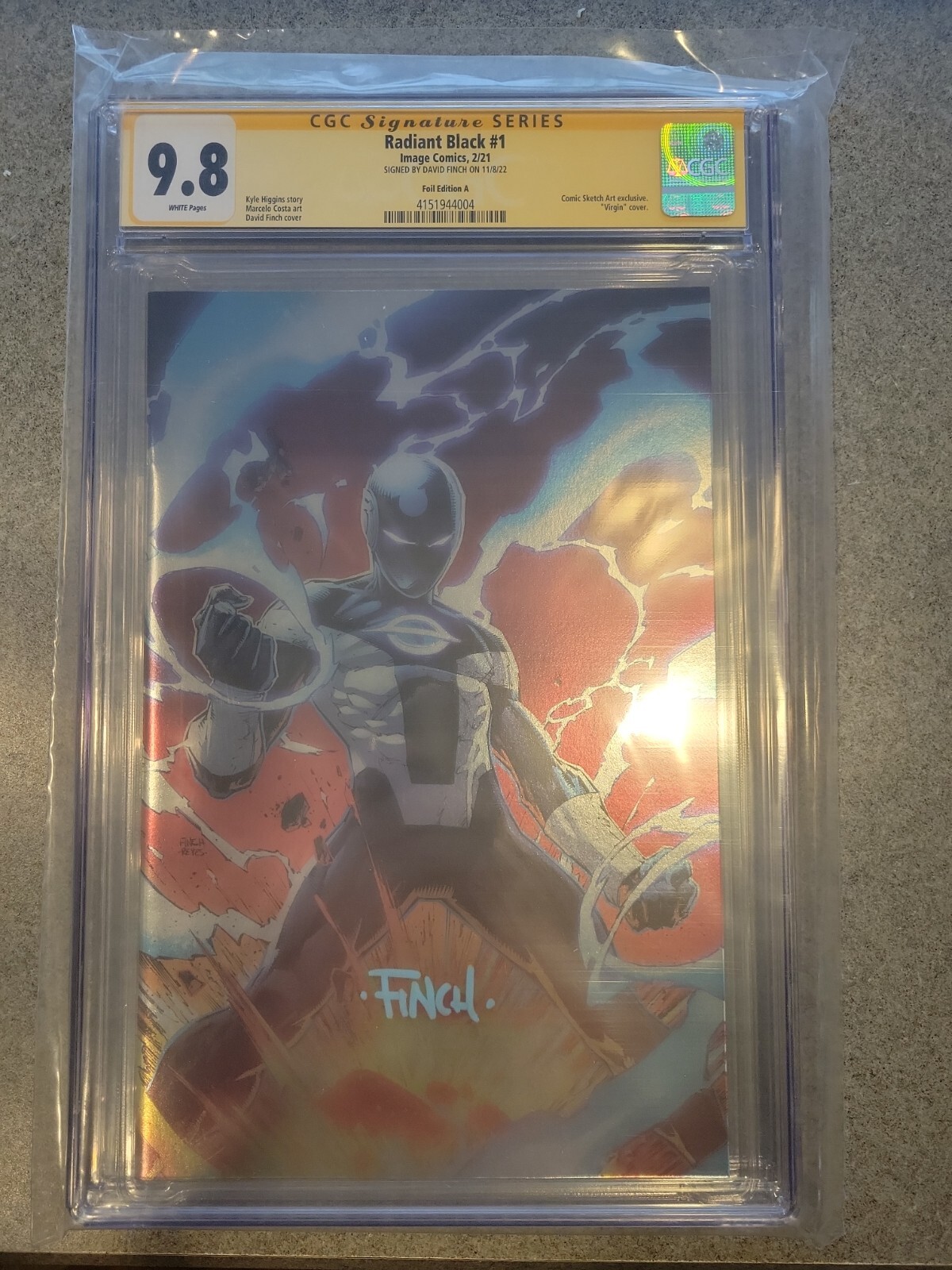 Radiant Black #1 Foil ONLY ONE signed by DAVID FINCH! COVER ARTIST!CGC 9.8! 🔥