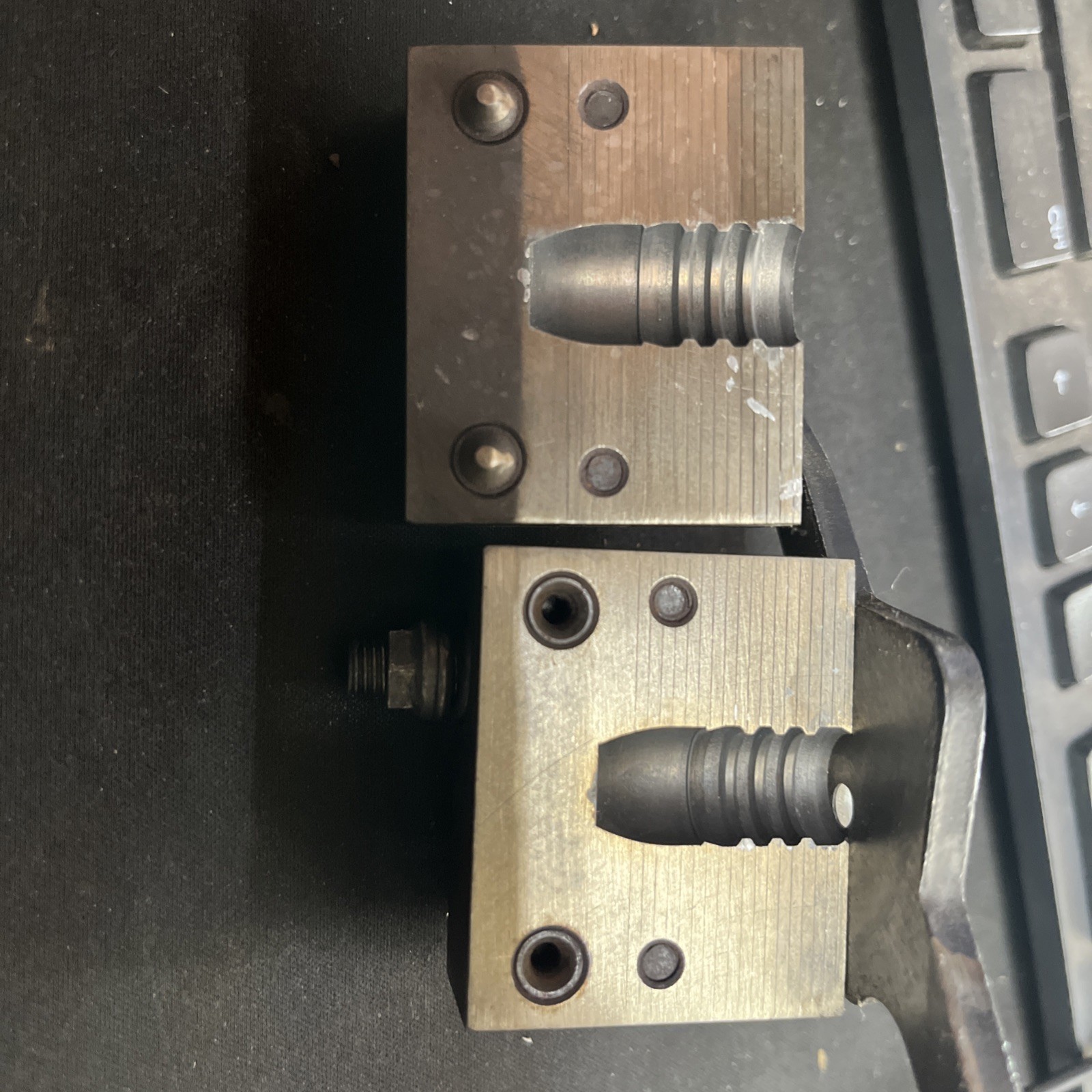 MAGMA  ENGINEERING BULLET MOLD , 45-70 405 TCCRNFP 1 CAVITY