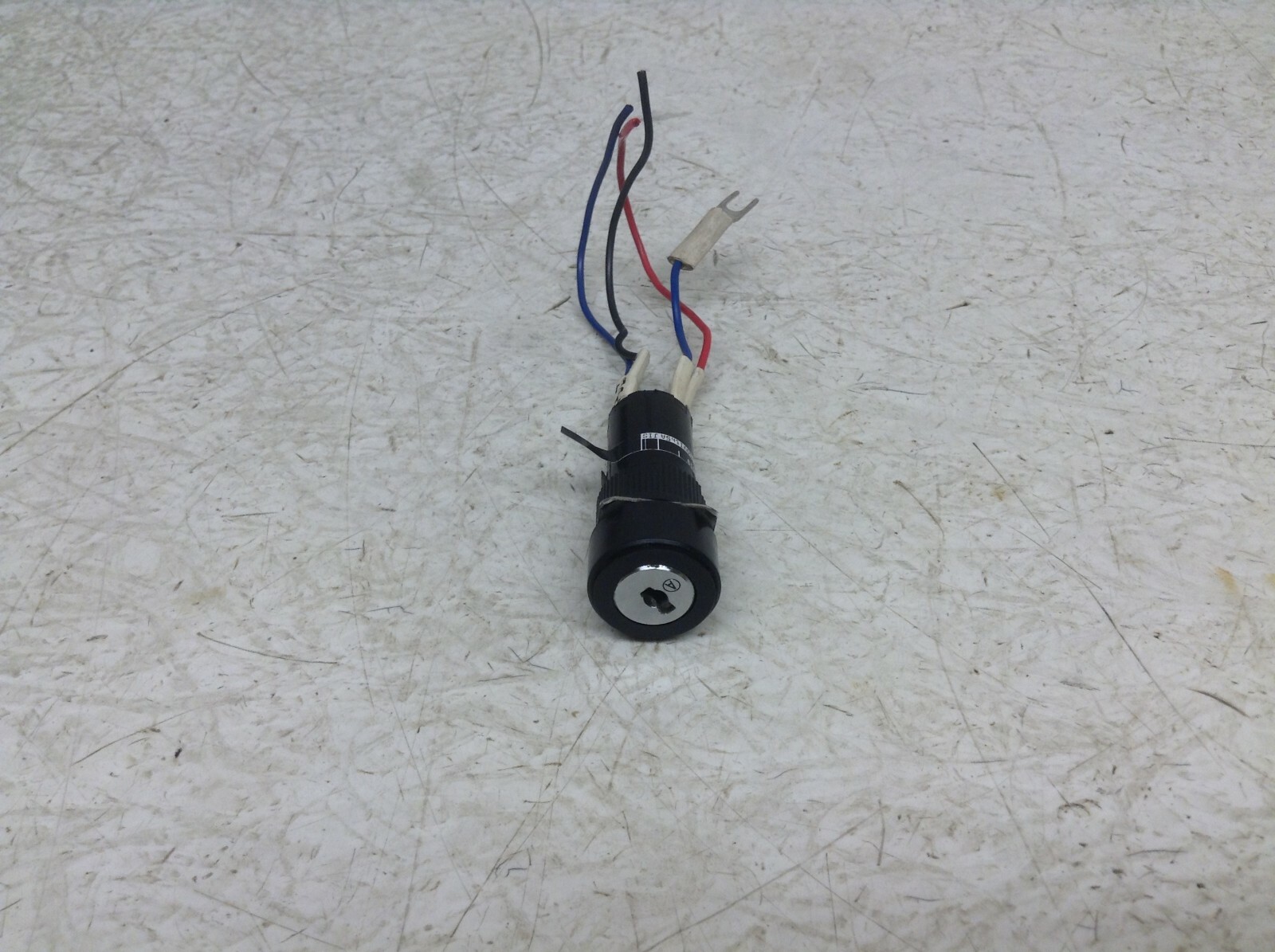 Fuji Electric AH165-RJM2AA Key Selector Switch Button AH165RJM2AA (TSC)