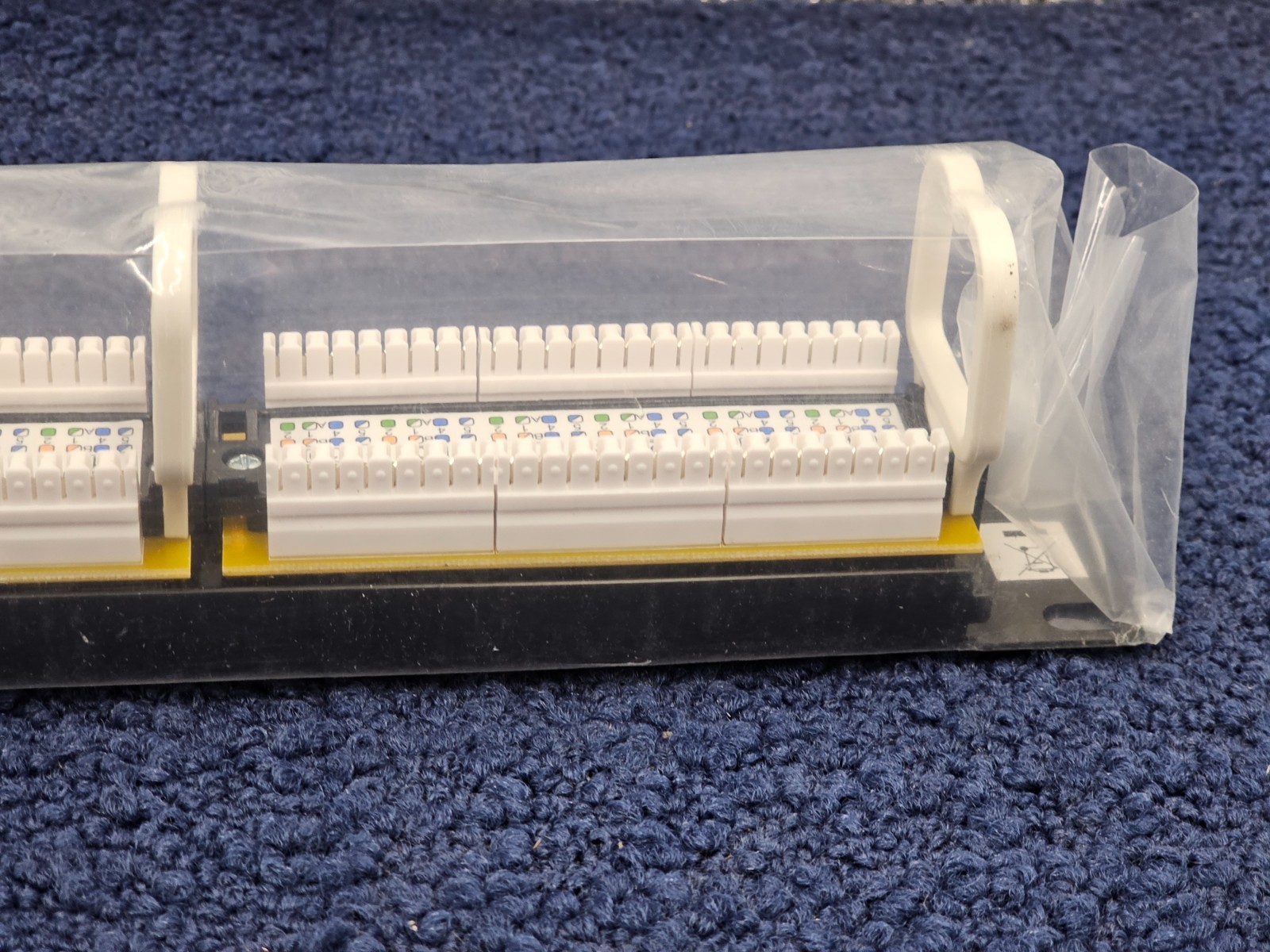 Intellinet IPP-19C624-1U 24-Port Cat6 Patch Panel, UTP Black