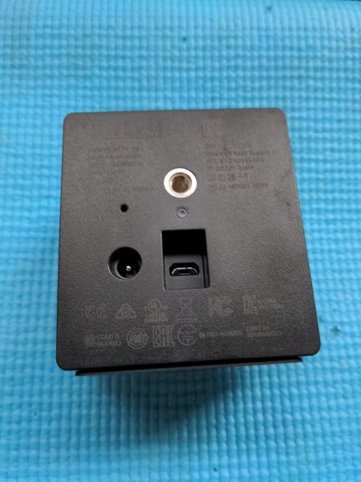 HTC Valve SteamVR Base Station 2.0 Lighthouse Model 1004 VR Tracking System Blac