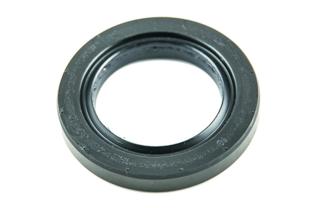 Genuine Nissan Transfer Case Output Shaft Seal 33140-7S110