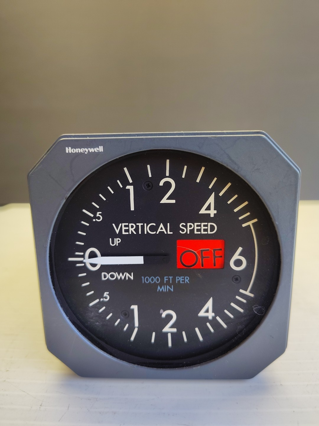 Honeywell 4013013-907 Vertical Speed Indicator