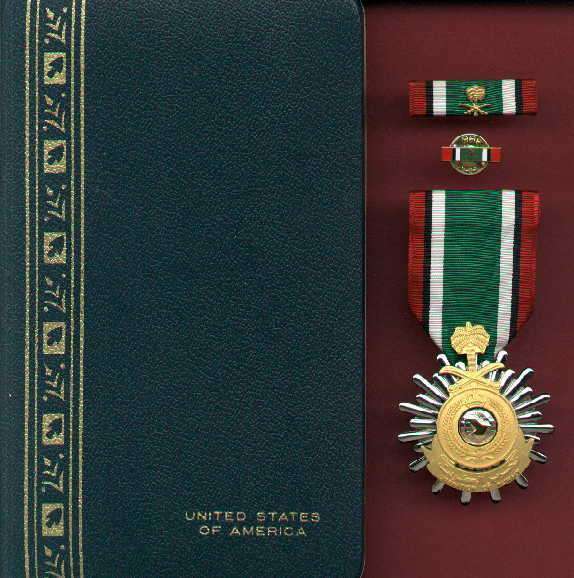 Saudi Arabia Desert Storm Gulf medal with ribbon bar and  lapel pin cased set
