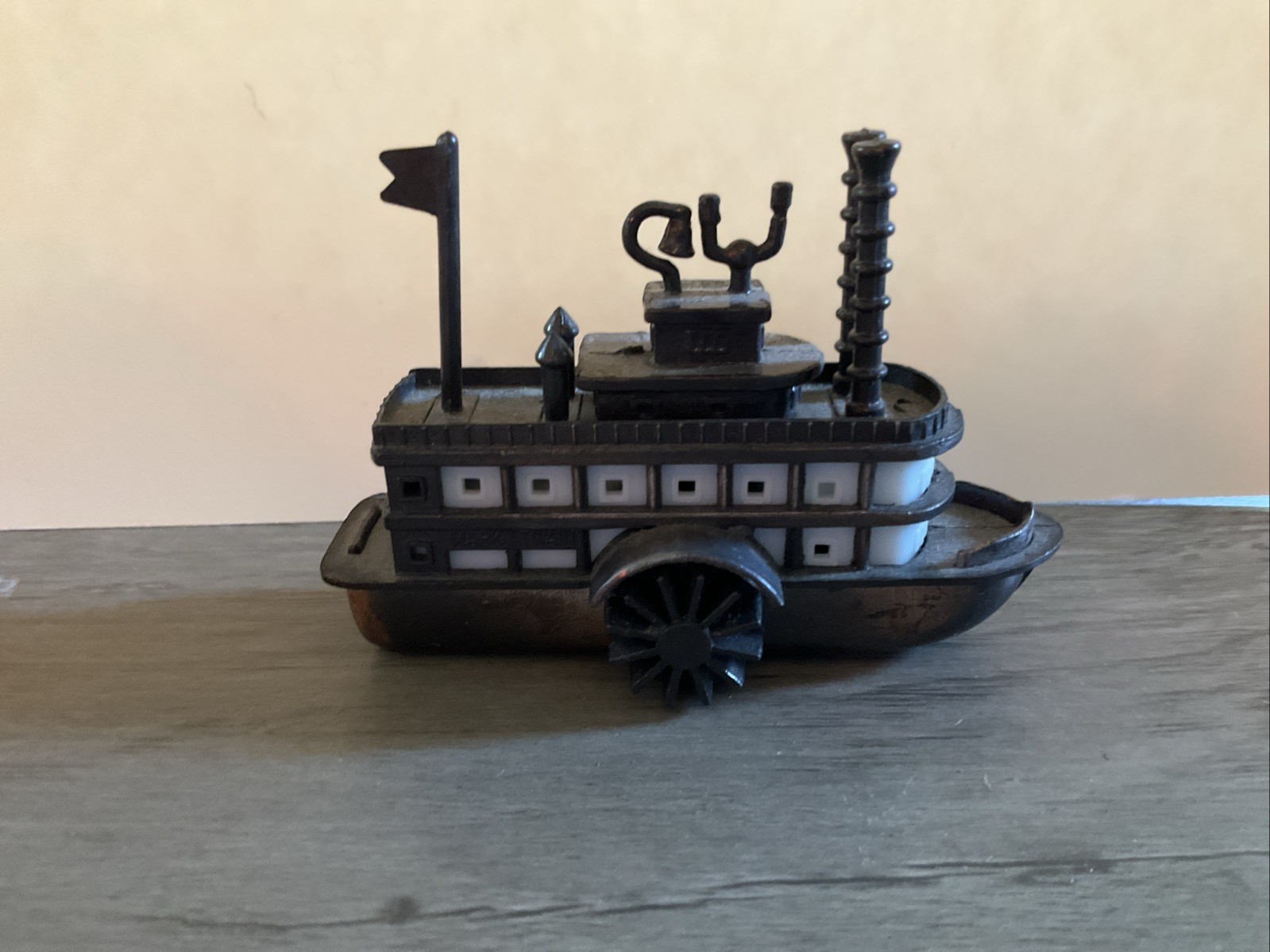 Die Cast Mechanical Mark Twain Steamboat Paddle Boat Miniature Pencil Sharpener